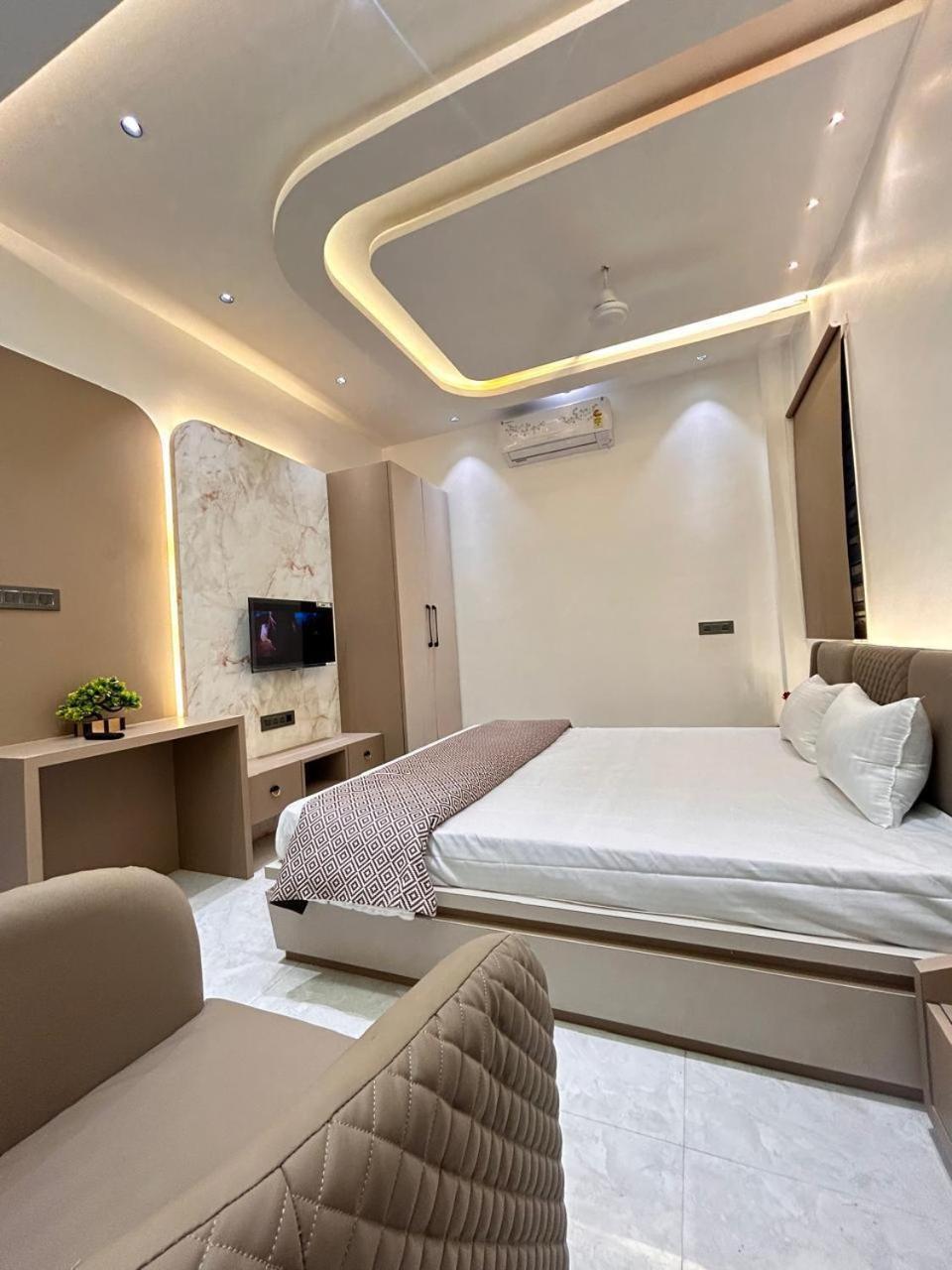 Hotel Sleep Inn Indore Esterno foto
